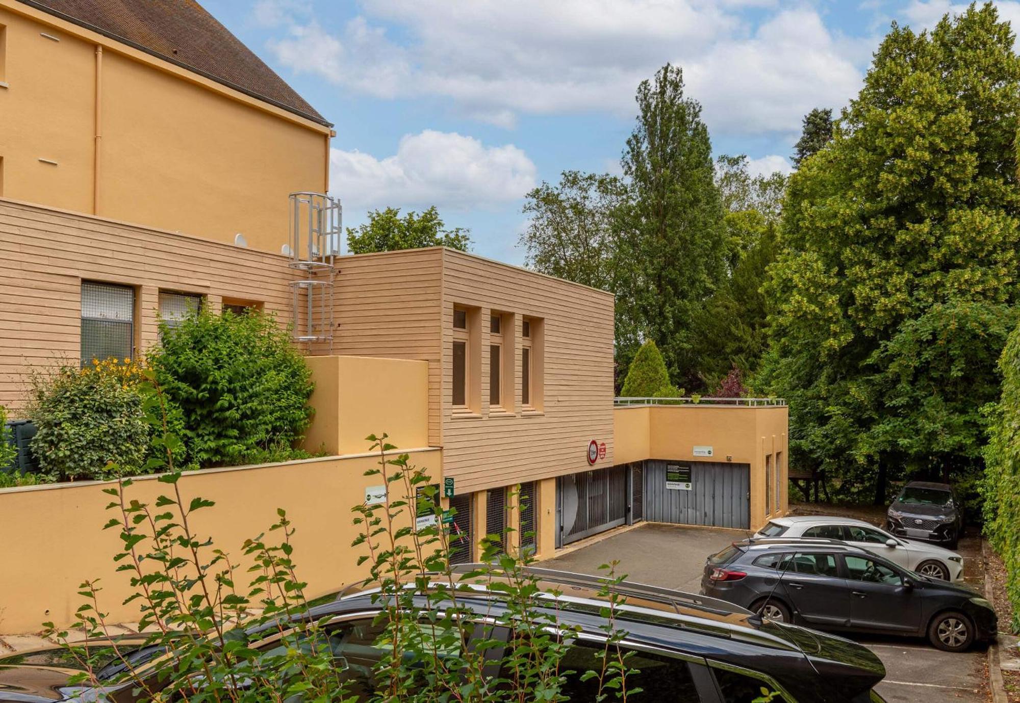 B&B Hotel Chartres Centre Cathedrale Exterior photo