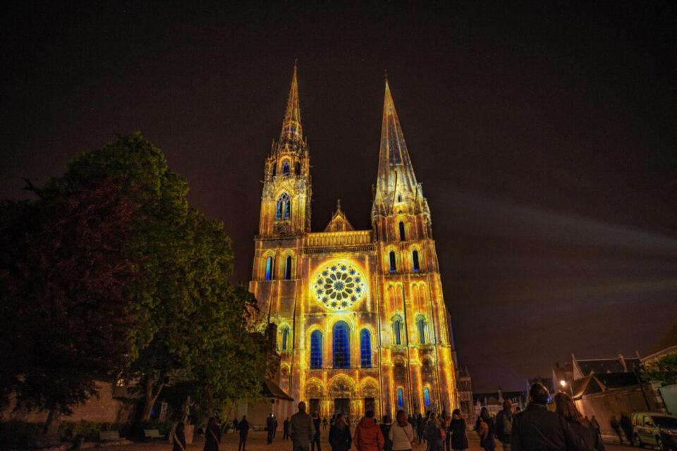 B&B Hotel Chartres Centre Cathedrale Exterior photo